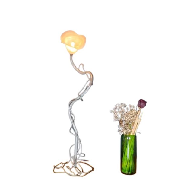 Le Fer S'en Mêle Lampe en métal brut vernis Erine